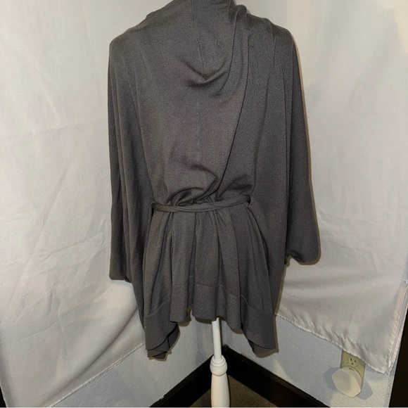 Ladies Calligraphe gray batwing shortsleeved sweater with wrap waist. Size L - Picture 4 of 5